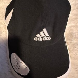 Adidas woman’s fitted hat NEW